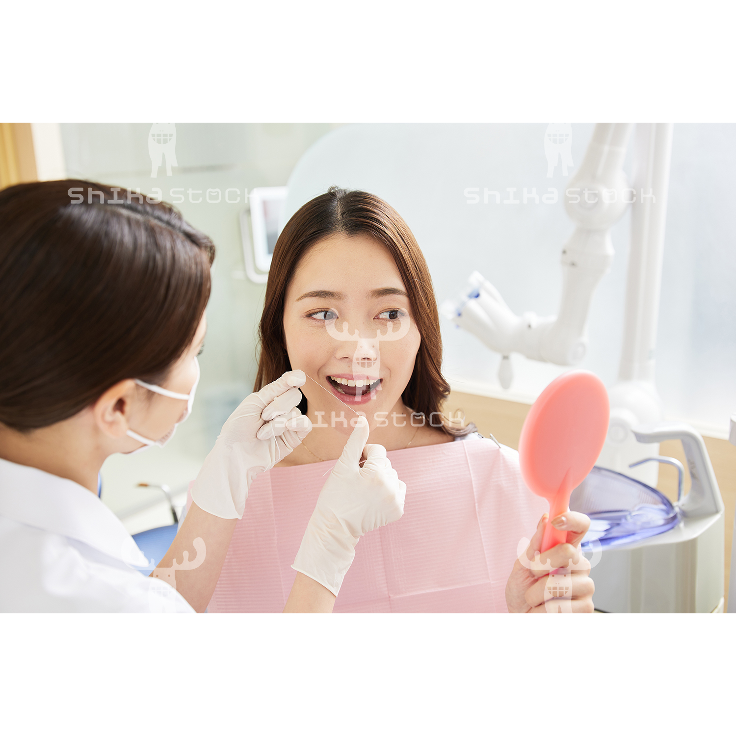 【Mサイズ】フロス指導を行う歯科衛生士１